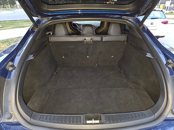 Tesla Model S 14 of 18