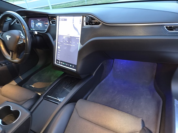 Tesla Model S 12 of 18