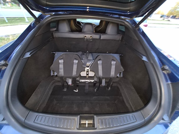 Tesla Model S 15 of 18