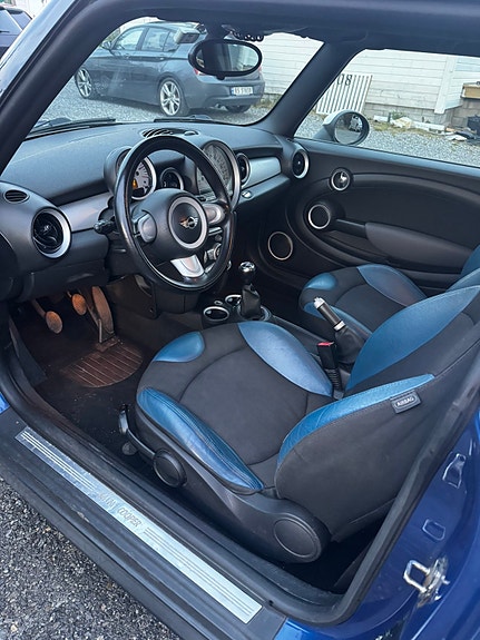 MINI Cooper 3 of 8
