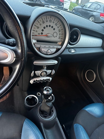 MINI Cooper 6 of 8