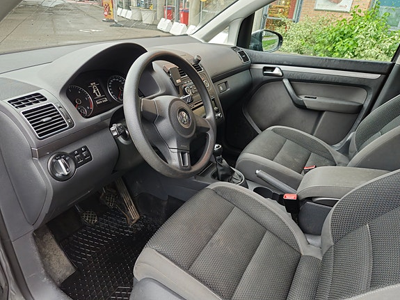 Volkswagen Touran 7 of 12