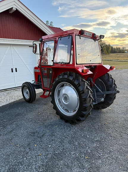 Massey Ferguson 240 2 of 12