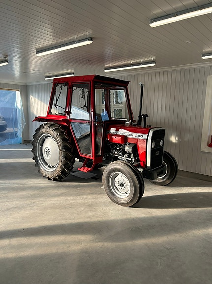 Massey Ferguson 240 3 of 12