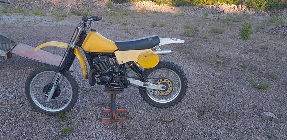 Suzuki Rm400 2 of 13