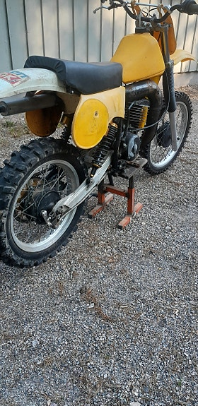 Suzuki Rm400 11 of 13