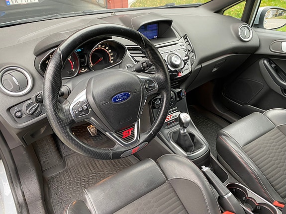 Ford Fiesta 10 of 12
