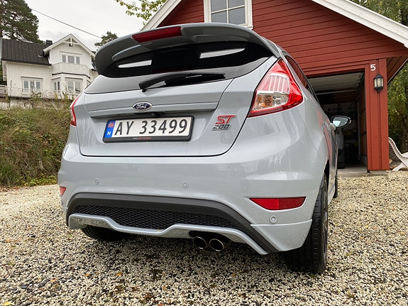 Ford Fiesta 5 of 12
