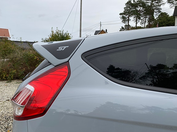 Ford Fiesta 6 of 12