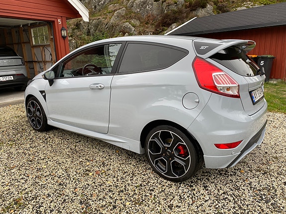 Ford Fiesta 2 of 12