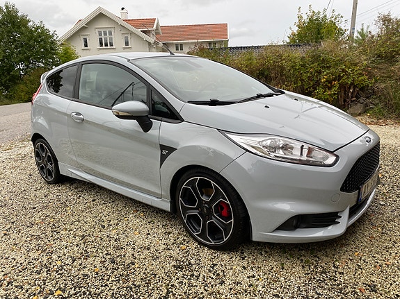 Ford Fiesta 8 of 12