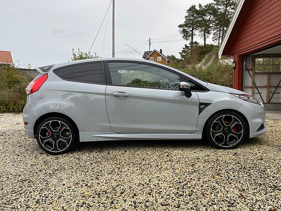 Ford Fiesta 7 of 12
