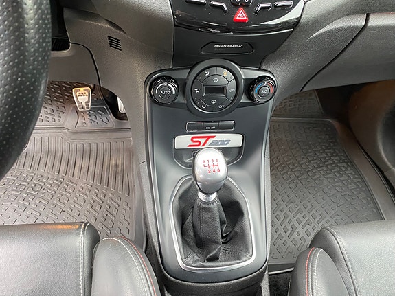 Ford Fiesta 11 of 12