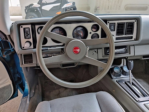Chevrolet Camaro 8 of 14