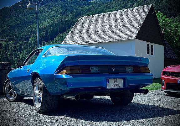 Chevrolet Camaro 4 of 14