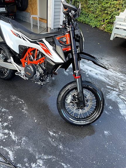 KTM 690 SMC R 2 of 6