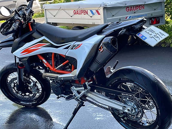 KTM 690 SMC R 6 of 6