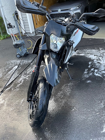 KTM 690 SMC R 4 of 6