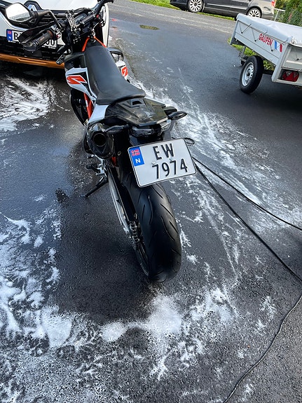 KTM 690 SMC R 3 of 6
