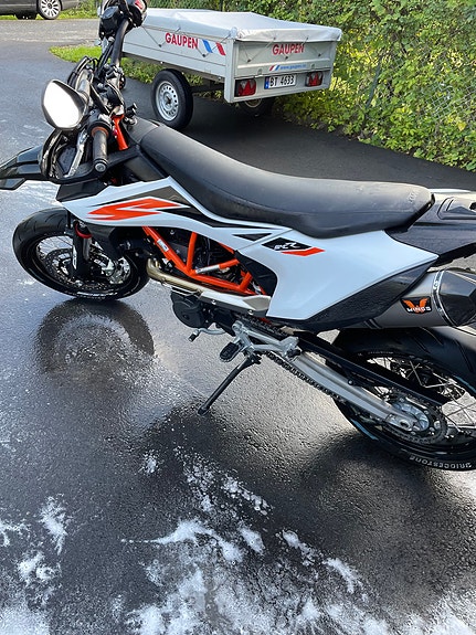 KTM 690 SMC R 5 of 6
