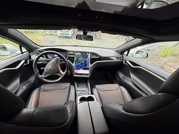 Tesla Model S 12 of 16