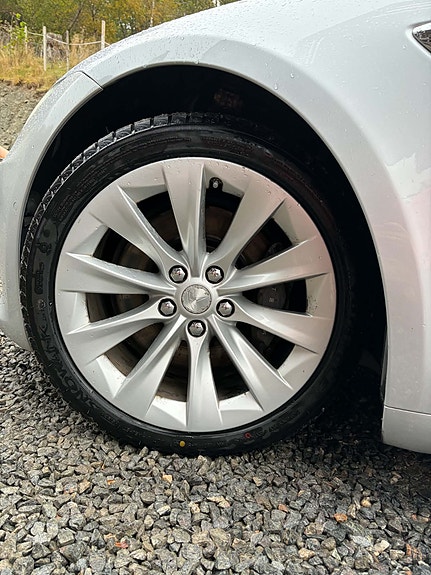 Tesla Model S 8 of 16