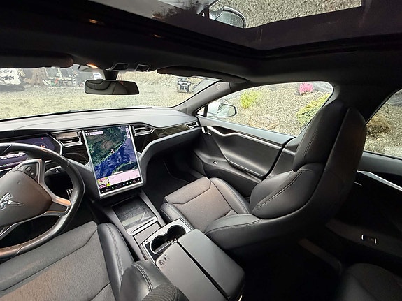 Tesla Model S 13 of 16