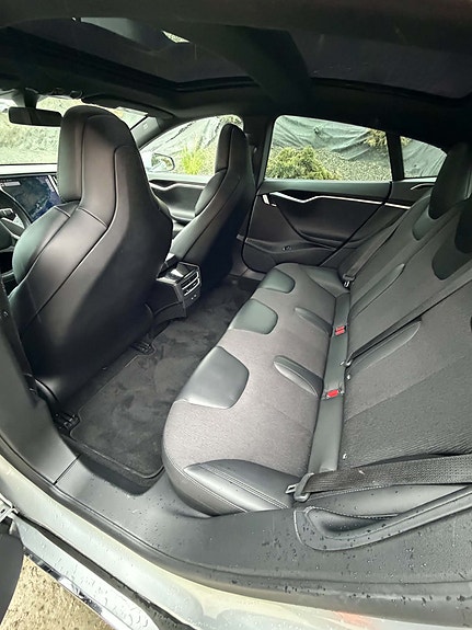 Tesla Model S 7 of 16