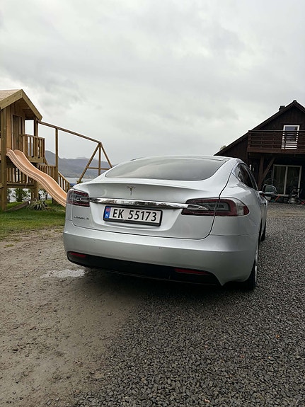 Tesla Model S 4 of 16