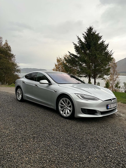 Tesla Model S 2 of 16