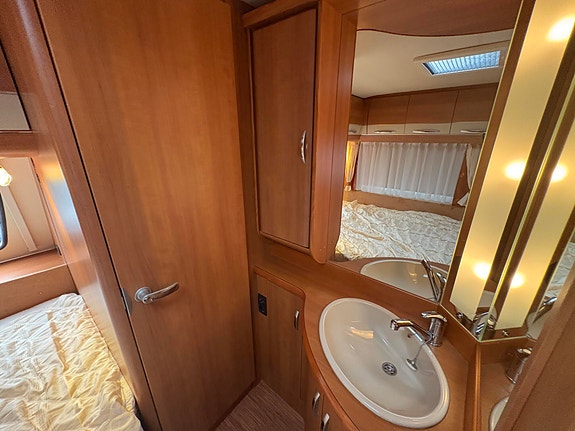 Hobby Prestige 720 UKFE ALDE / KØYER / ROMSLI / DUSJ / SKAP PLASS !! 16 of 25
