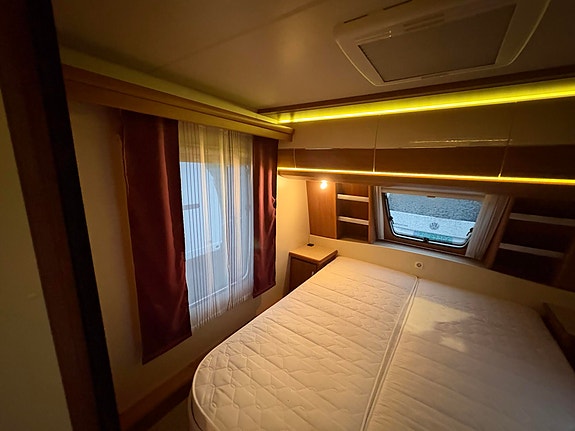 Hobby 560 UFF QUEENBED / MEGET ROMSLI / SKAP PLASS / AVTREKKSVIFTE / 25 of 30