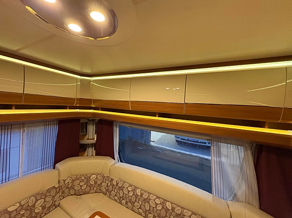 Hobby 560 UFF QUEENBED / MEGET ROMSLI / SKAP PLASS / AVTREKKSVIFTE / 8 of 30