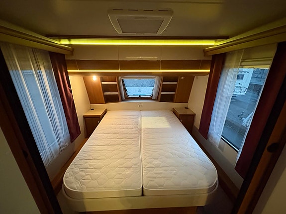 Hobby 560 UFF QUEENBED / MEGET ROMSLI / SKAP PLASS / AVTREKKSVIFTE / 24 of 30