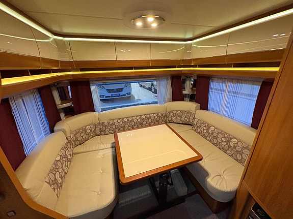 Hobby 560 UFF QUEENBED / MEGET ROMSLI / SKAP PLASS / AVTREKKSVIFTE / 6 of 30