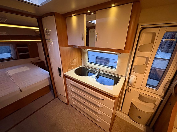 Hobby 560 UFF QUEENBED / MEGET ROMSLI / SKAP PLASS / AVTREKKSVIFTE / 10 of 30