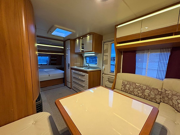 Hobby 560 UFF QUEENBED / MEGET ROMSLI / SKAP PLASS / AVTREKKSVIFTE / 9 of 30