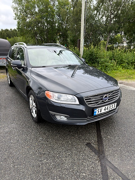 Volvo V70 2 of 22