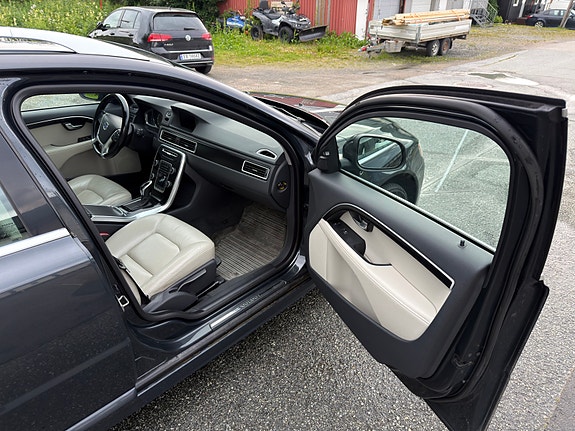 Volvo V70 14 of 22