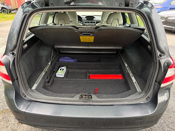 Volvo V70 9 of 22