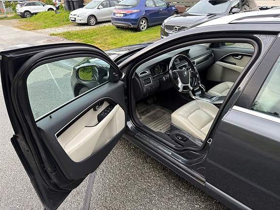 Volvo V70 11 of 22