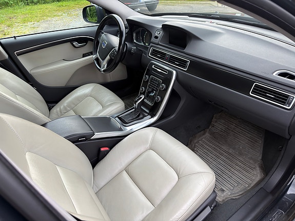 Volvo V70 15 of 22