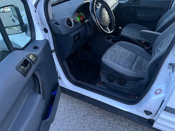 Ford Transit Connect 10 of 14