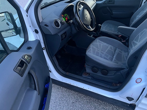 Ford Transit Connect 9 of 14