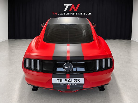 Ford Mustang 8 of 22