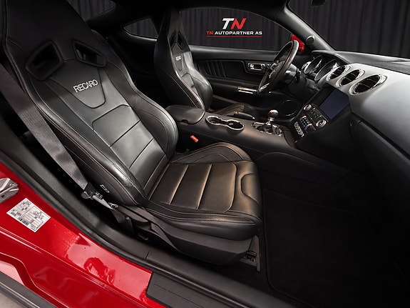 Ford Mustang 12 of 22