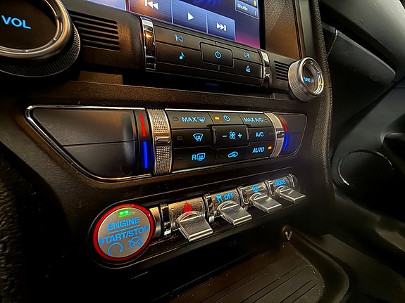Ford Mustang 18 of 22