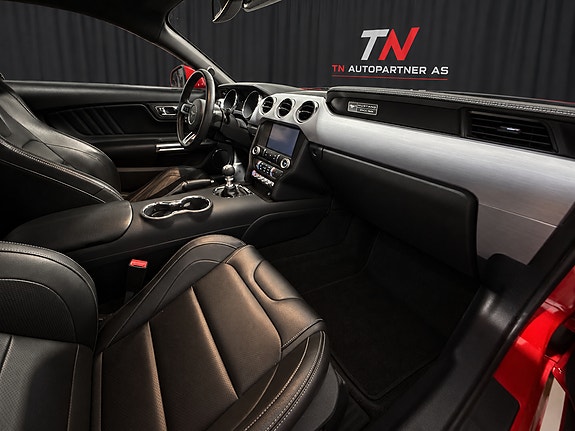 Ford Mustang 11 of 22