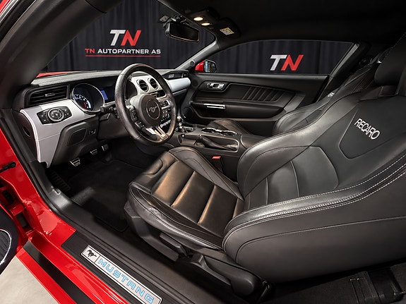 Ford Mustang 13 of 22