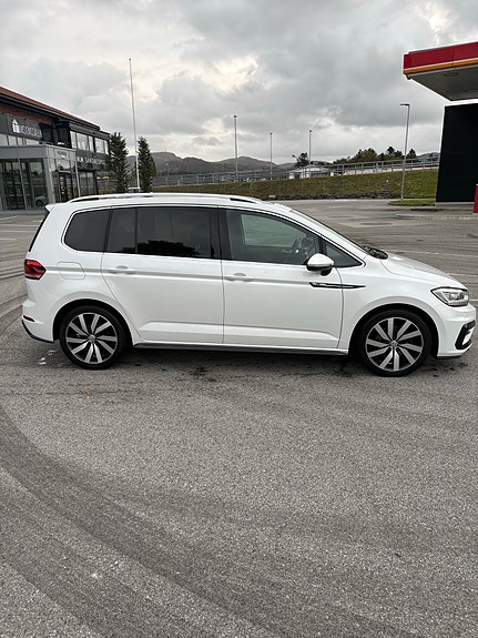 Volkswagen Touran 2 of 14
